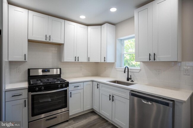 Building Photo - 2521 S Dewey St