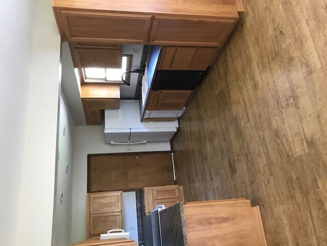 Building Photo - 3BD 2BTH - 2Car Garage, Fenced Yard, Centr...