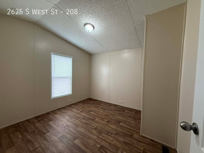 Building Photo - 2625 S West St