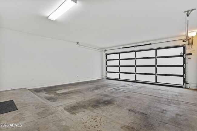 Building Photo - 325 E Coronado Rd