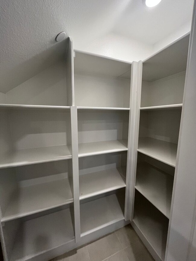 Building Photo - Welcome to modern living in the sought-after Rancho Peñasquitos neighborhood!