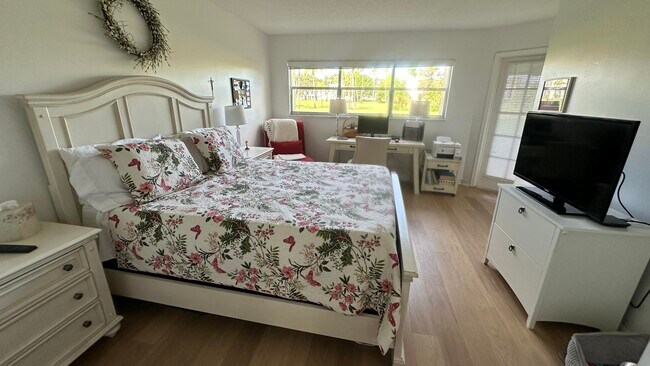Building Photo - 3661 Via Poinciana