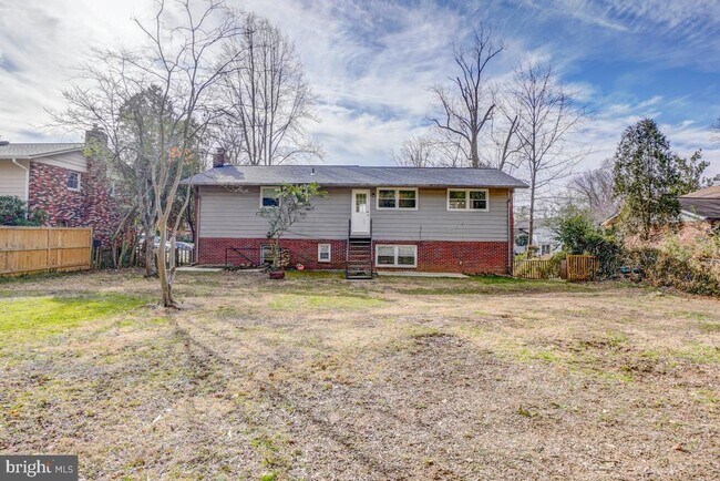 Building Photo - 6417 Earlham Dr