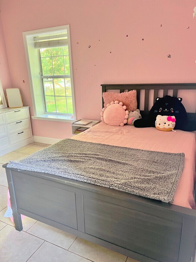 Building Photo - 2204 NW 29th Ave