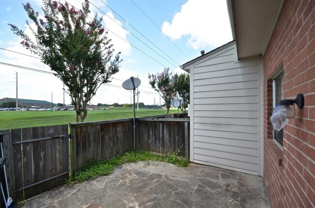 Building Photo - 2910 Grants Lake Blvd