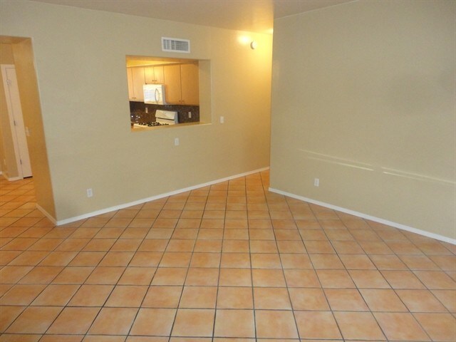 Building Photo - 501 W Placita Durango