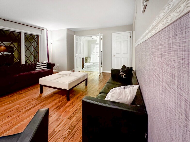 Building Photo - 6636 Isle of Skye Dr