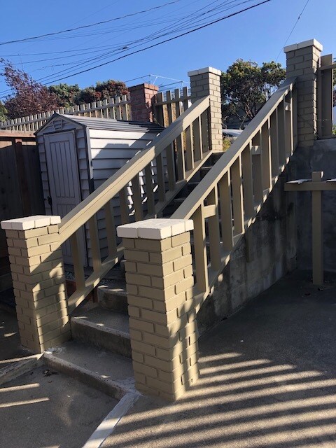 Building Photo - 638 Laine St