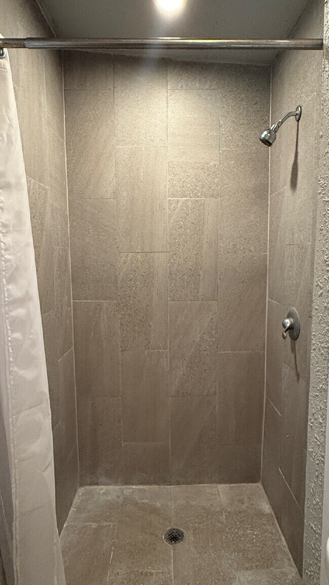 Building Photo - Cozy Studio for Rent — Prime Dignowity Location!