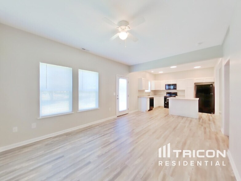 Building Photo - 1094 Tomahawk Pl