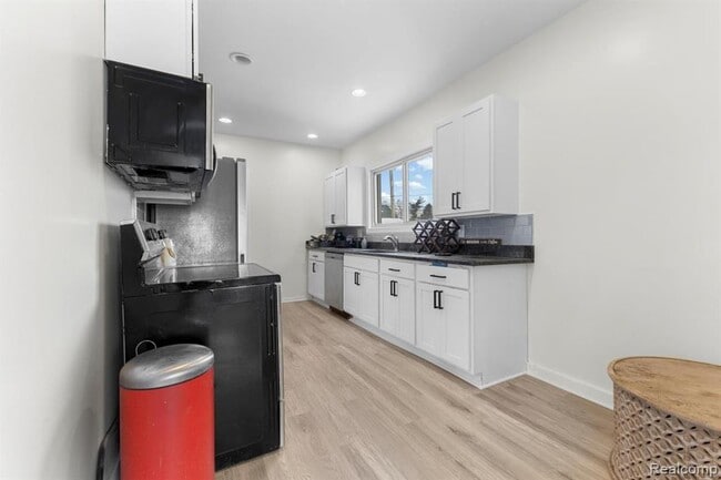 Building Photo - 1936 Atkinson St