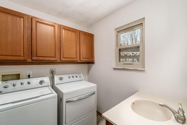 Building Photo - 6253 Headley Heights Ct