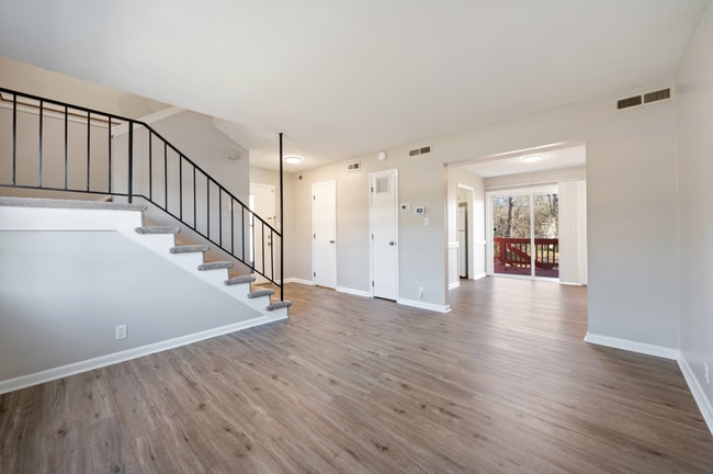 Building Photo - Charming 2-Bedroom townhome!