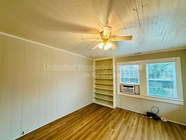 Building Photo - 1722 1/2 Orange St