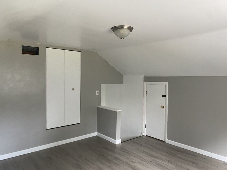 Upstairs Bedroom - 1831 Short Ave