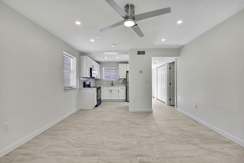 Building Photo - 10931 W Tidewater Cir