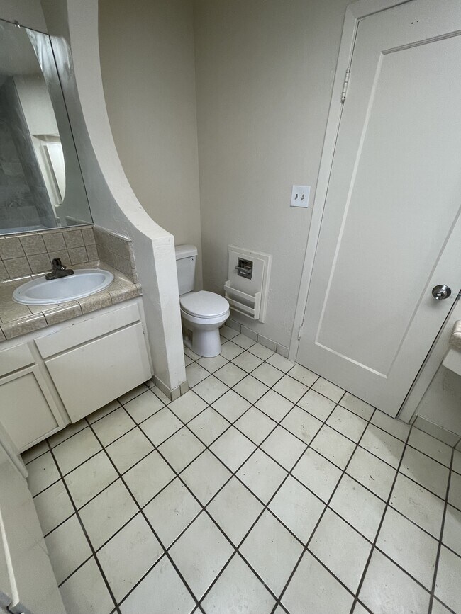 Building Photo - 1316 H St