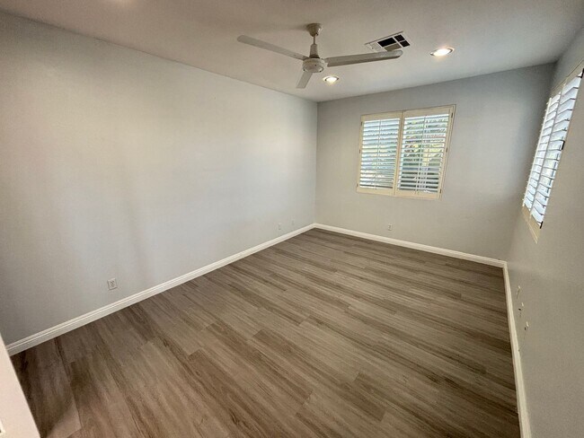 Building Photo - Gorgeous 4bed /5bath home nestled in a gre...