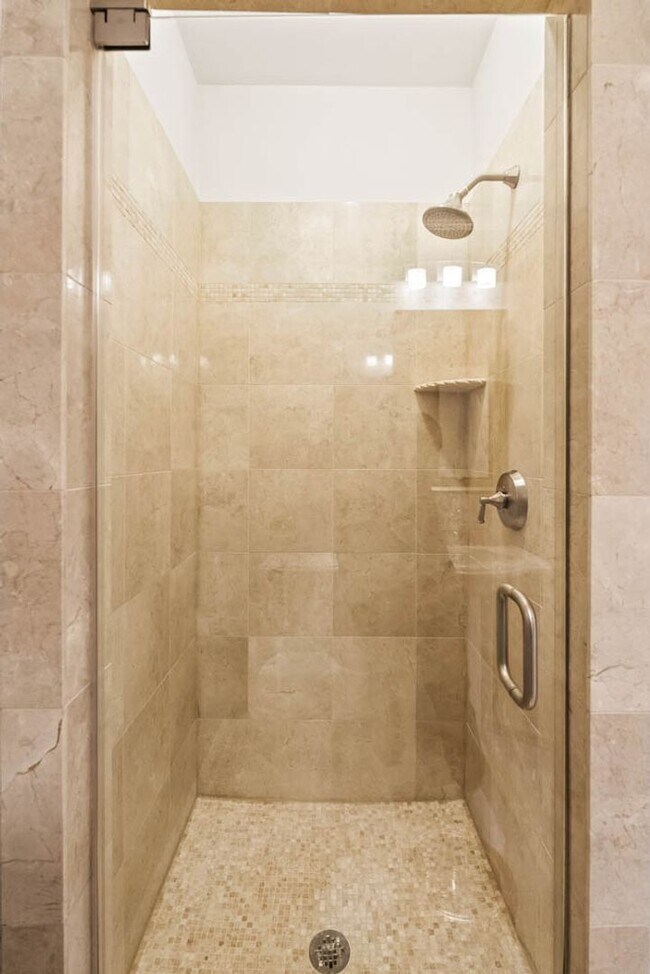 Building Photo - Logan Circle Condo