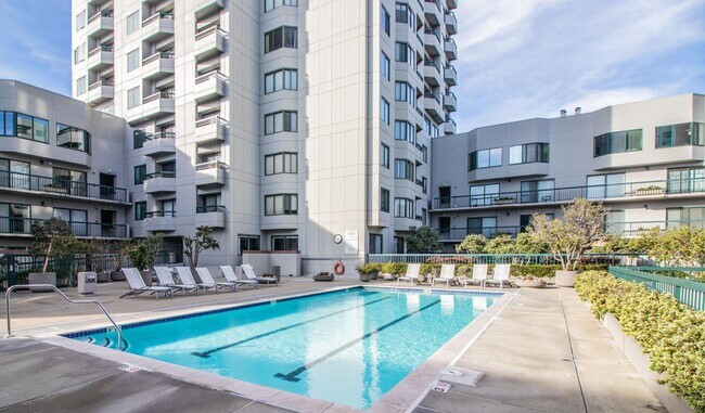 Building Photo - Updated One Bedroom Condo at Opera Plaza | AMSI | Alexandr Metlinski