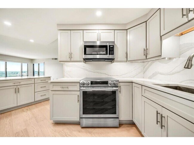 Building Photo - 2950 Dean Pkwy