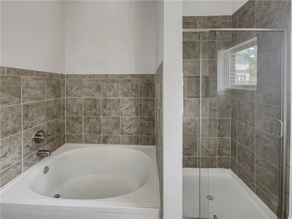 Building Photo - 745 Fountainhead Ln NE