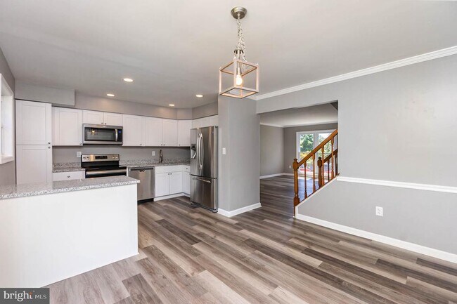 Building Photo - 324 Talbot Ct