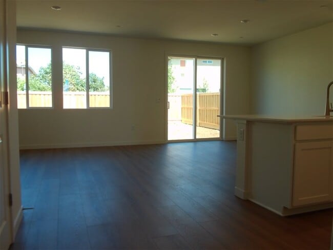 Building Photo - 1339 Kensington Dr
