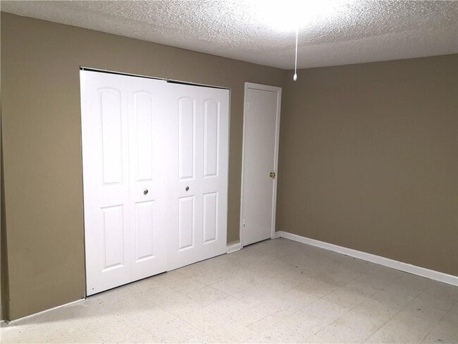 Building Photo - 335 Hamilton Ct