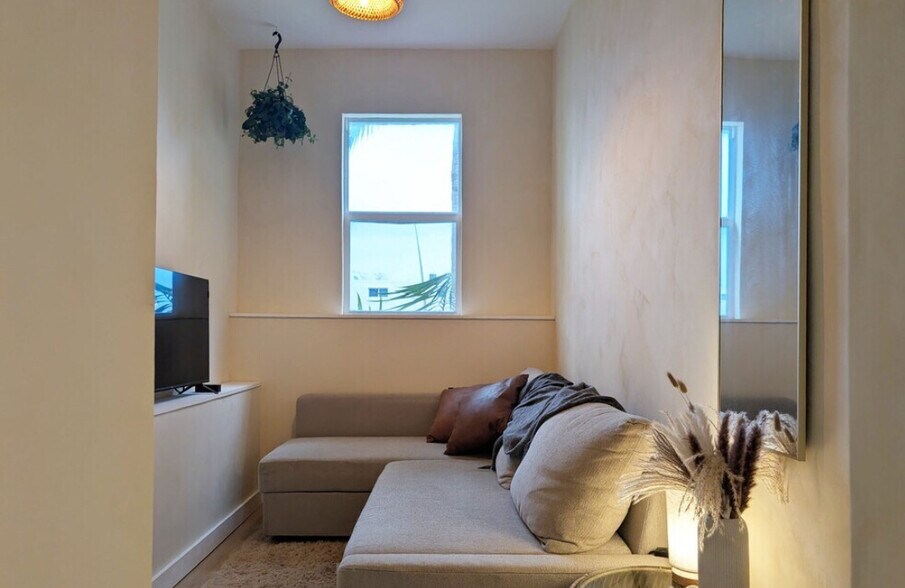 Building Photo - 900 16th St