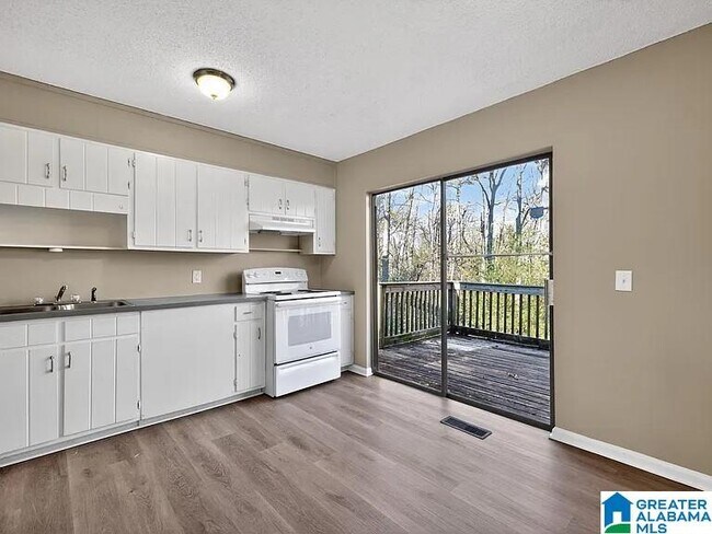 Building Photo - 3031 Apple Valley Ln