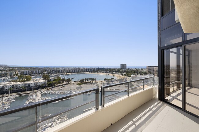 Building Photo - 4267 Marina City Dr