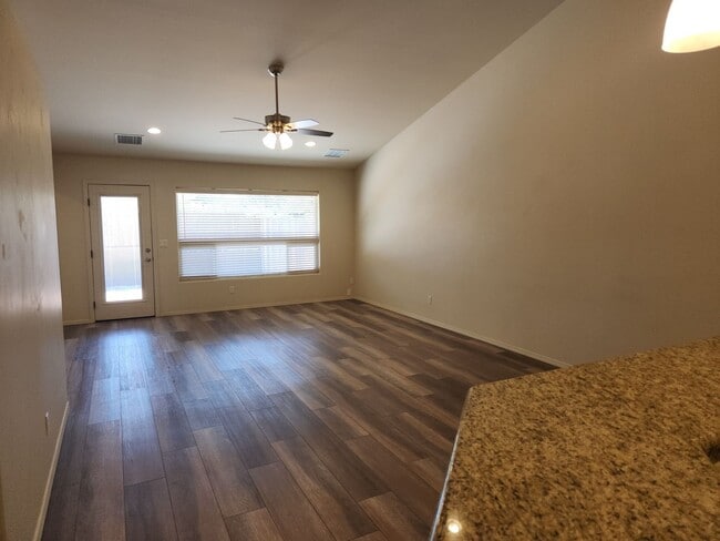 Building Photo - Newer 2 bed / 2 Bath Site Built Home