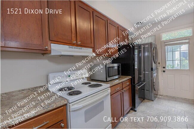Building Photo - 1521 S Dixon Dr