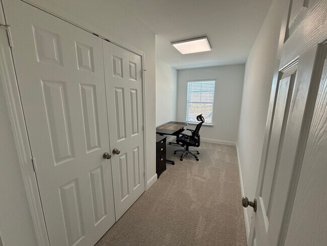 Building Photo - 428 Acuff Ln