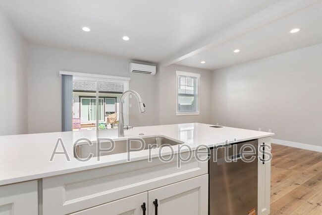 Building Photo - 2205 DeJong Dr