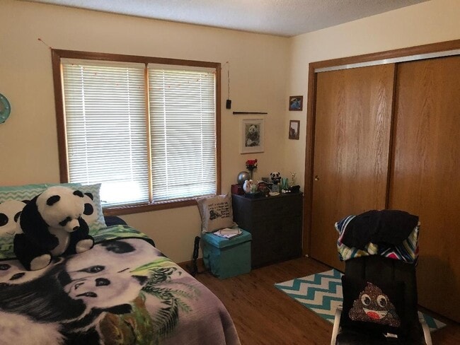 Building Photo - 3 Bedroom 2 bath