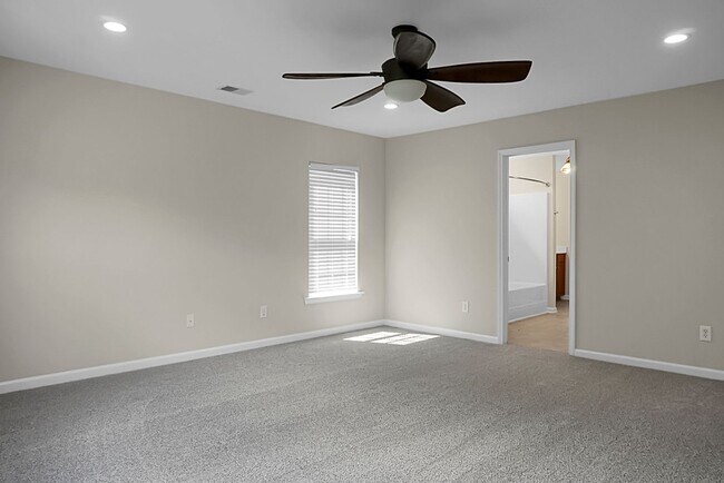 Building Photo - Comfortable Living, 4 BR 2.5 BA Home, Two Car Garage