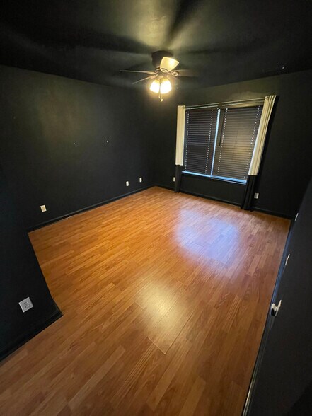 Building Photo - 601 Colonial Ct