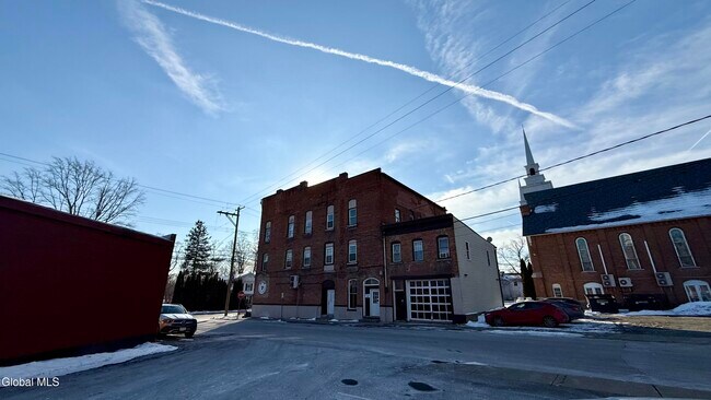 Building Photo - 751 Hudson Ave