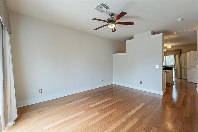 Building Photo - 13420 Lyndhurst St