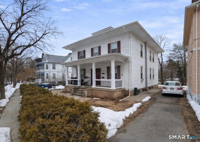 Building Photo - 21 Young St