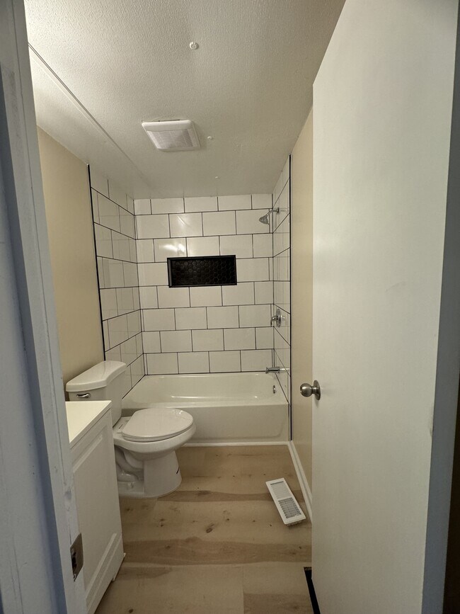 Building Photo - 2717 Hayes Dr