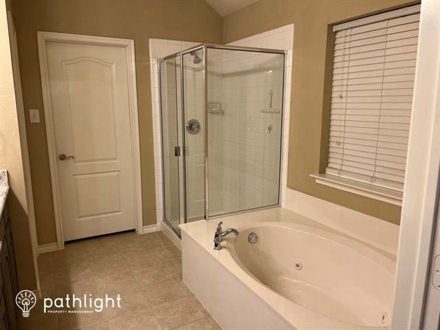 Building Photo - 13624 Valencia Dr
