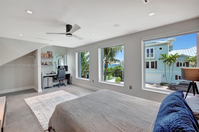 Building Photo - 305 Oak St