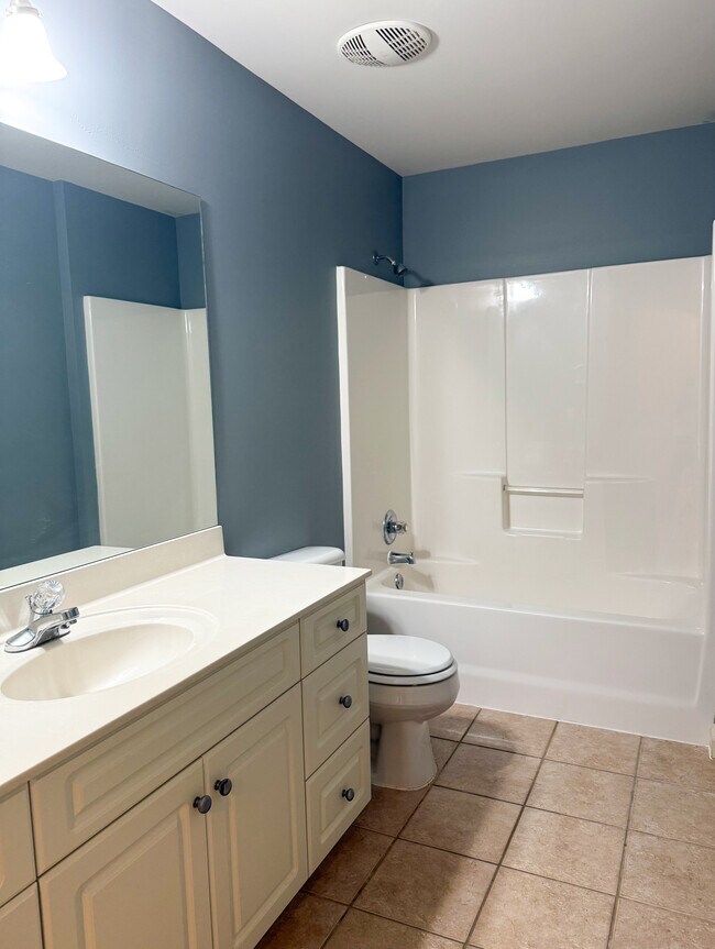 Building Photo - 1252 Washington Dr