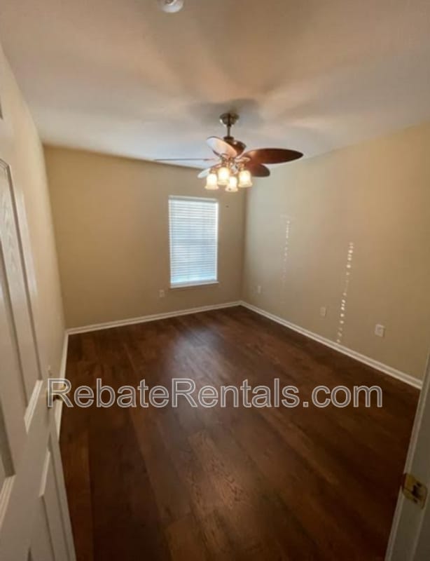 Building Photo - 11043 Castlemain Cir E