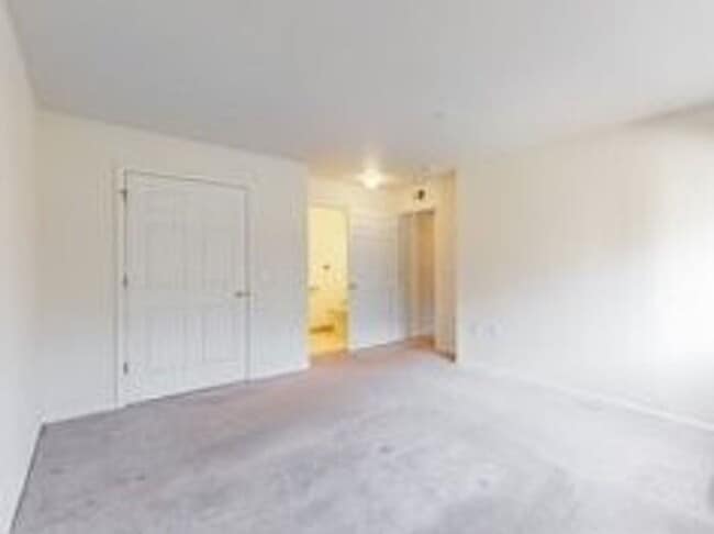 Building Photo - Cozy Two Bed/Two Bath Condo in Convenient ...