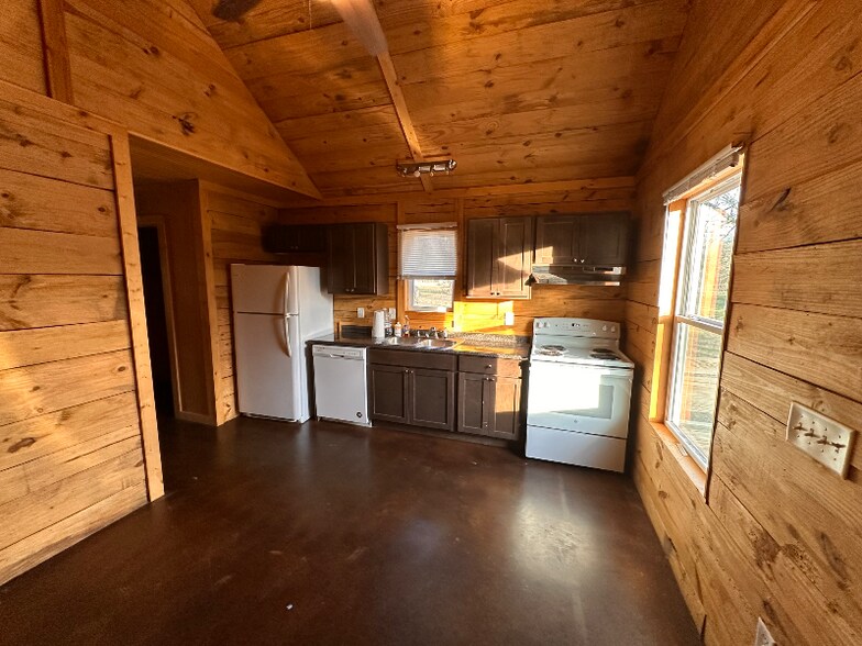 Building Photo - 57 Lee Road 735