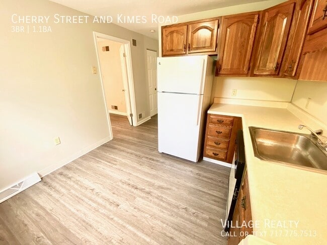 Building Photo - 225 Cherry St